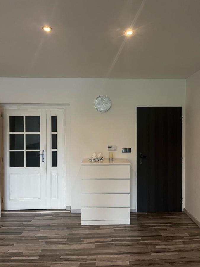 Apartman V Rodinnem Dome Jaromer Exterior photo