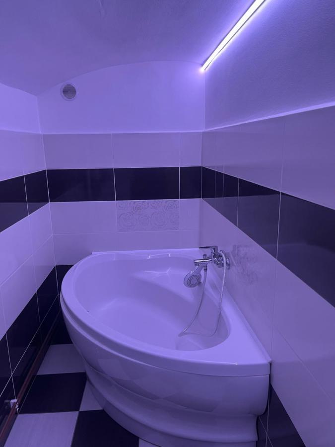 Apartman V Rodinnem Dome Jaromer Exterior photo